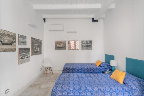 Postel nebo postele na pokoji v ubytování Valverde Art Space Loft by DomuSicily