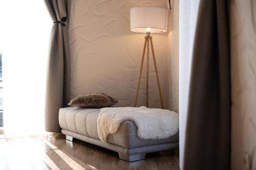 a bed in a room with a lamp on it at Landhofmühle in Eltendorf