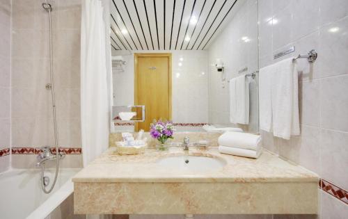A bathroom at City Park Hotel Sochi