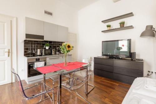 Red Dot Two - new unit in the heart of Party Town 1072 Budapest, 34 Klauzál utca kép - 3