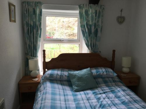 Krevet ili kreveti u jedinici u okviru objekta Beautiful 2-Bed Cottage in Thornthwaite Keswick