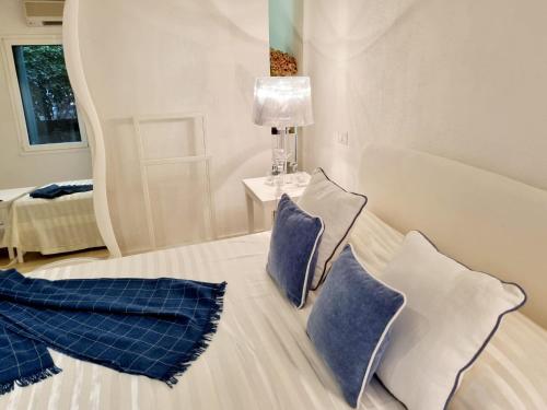 a bedroom with a bed with blue and white pillows at House Casbah Porto Rotondo in Porto Rotondo