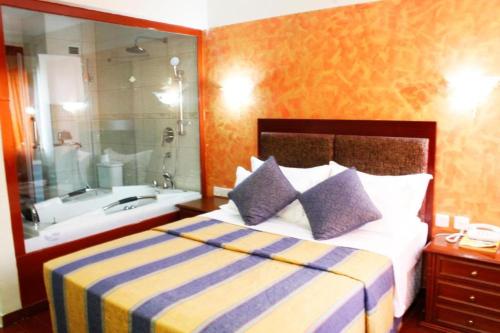 Postel nebo postele na pokoji v ubytování New Mwanza Hotel