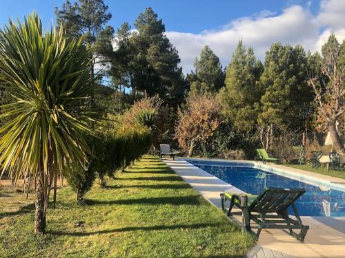 Bazén v ubytování Quinta da Fervença, private river place to relax.. nebo v jeho okolí