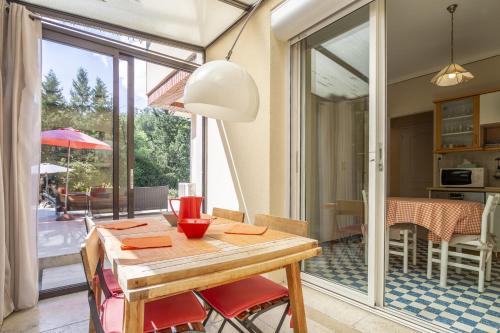 Una cocina o cocineta en Villa Enzo