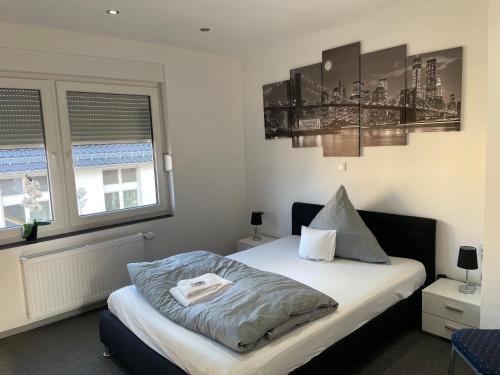 Ένα ή περισσότερα κρεβάτια σε δωμάτιο στο Appartment am Rosenplatz,24 Stunden Check in, Küche, kostenfreie Parkplätze