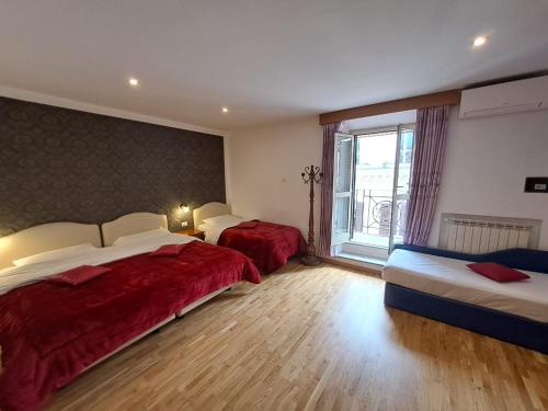 Postel nebo postele na pokoji v ubytování Hotel Fenicia