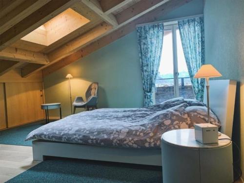 a bedroom with a bed and a window at Mountain 4U in Meiringen