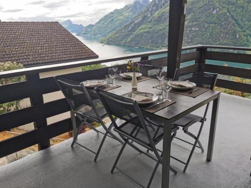 Restaurant ou autre lieu de restauration dans l'établissement Ferienhaus Seppi "Seen und Berge"