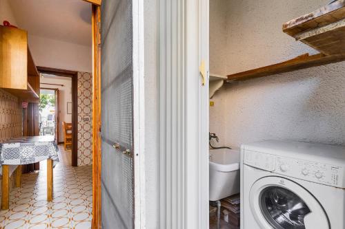 a laundry room with a washing machine in a house at Villino Sabrina con piscina in Torre Lapillo