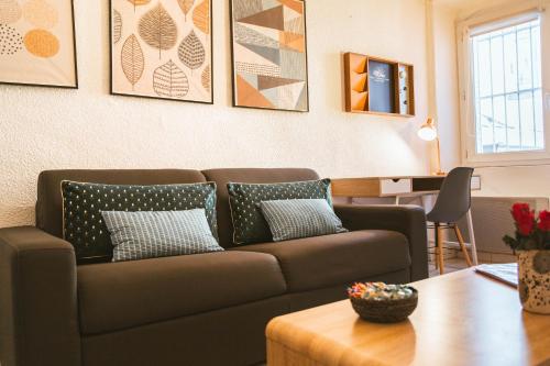 Appartement cosy idéal pour 2 personnes situé à Aubenasにあるシーティングエリア