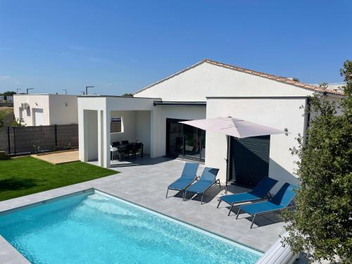 Villa neuve 5 Etoiles avec piscine chauffée, à 900m des plages