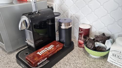 a blender sitting on top of a counter with drinks at Hahndorf House B&B in Hahndorf