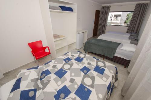 سرير أو أسرّة في غرفة في Pousada Castelo do Rei