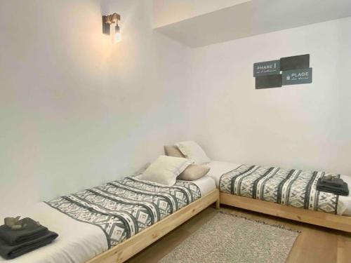 A bed or beds in a room at Apartamento Puerta del Camino 4