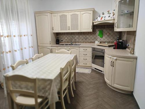 A kitchen or kitchenette at Genoard