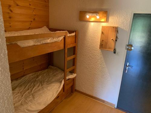 APPARTEMENT RESIDENCE COTE BRUNE, CENTRE STATION, PIED DES PISTES, 30m2, 4 ou 5 pers, PARKING GRATUIT, WIFI