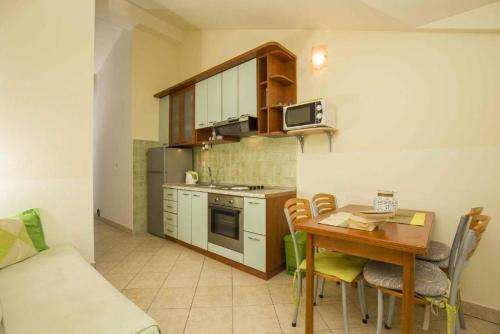 Apartment in Bol with sea view, terrace, air conditioning, WiFi 5121-2
