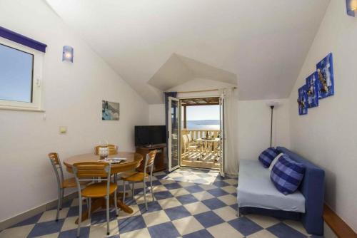 Apartment in Bol with sea view, terrace, air conditioning, WiFi 5121-1