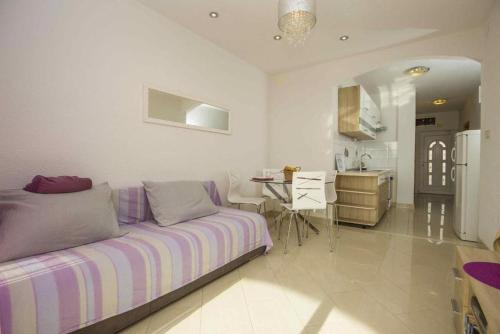 Apartment in Bol with sea view, terrace, air conditioning, WiFi 5121-4