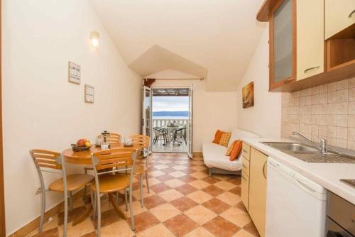 Apartment in Bol with sea view, terrace, air conditioning, WiFi 5121-5