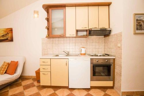 Apartment in Bol with sea view, terrace, air conditioning, WiFi 5121-5