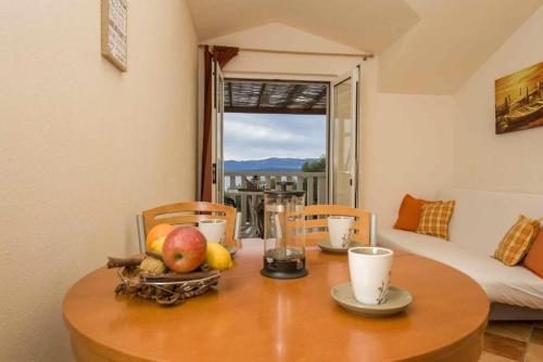 Apartment in Bol with sea view, terrace, air conditioning, WiFi 5121-5