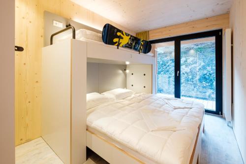 Una cama o camas en una habitación de Oberstdorf Hostel