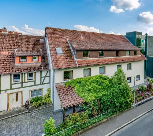 an overhead view of two houses in a city at Guesthouse Beckmann in Göttingen