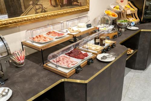 Makanan di atau berdekatan hotel