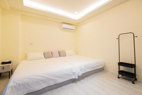 a bedroom with a white bed and a skylight at 和你民宿 in Xincheng