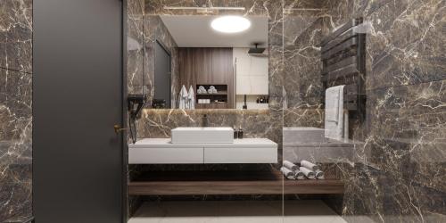 een badkamer met een witte wastafel en een spiegel bij Restoria Hotel*** in Radzyń Podlaski