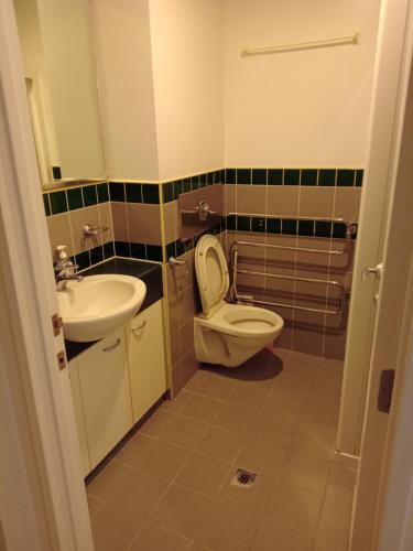 חדר רחצה ב-Central one bedroom apartment