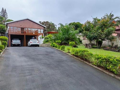 Taman di luar Msongi Guest House