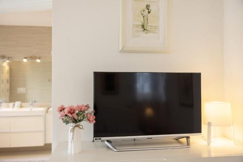 a flat screen tv sitting on a table in a living room at B&B Cá Bianca Ventisette Riccione in Riccione