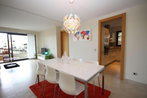 Fotografia z galérie ubytovania Spacious apartment with 3 pools & gym v Marbelli