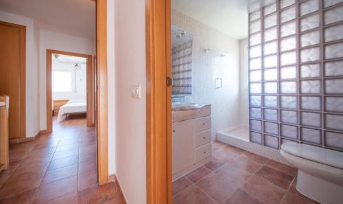 Et badeværelse på R141 Manila Resort Patio