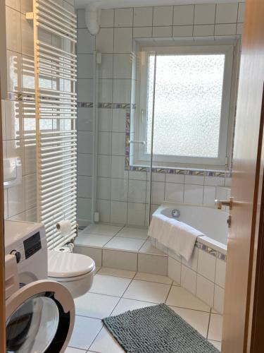 Ένα μπάνιο στο Apartment Q im Zentrum von Königsbronn Monteurzimmer