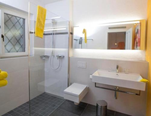 Vonios kambarys apgyvendinimo įstaigoje Residenza Viramonte - Casa Bianca, Wohnung 15