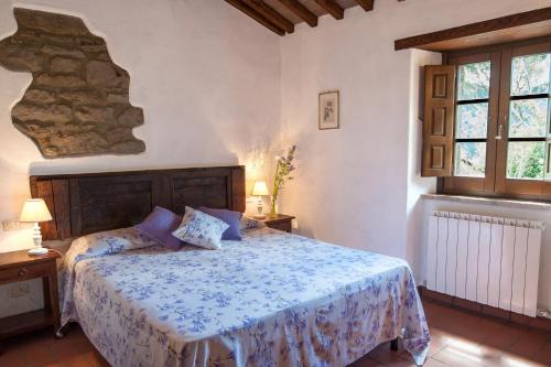 a bedroom with a bed with a blue comforter at Pilari Intera struttura in Corgna