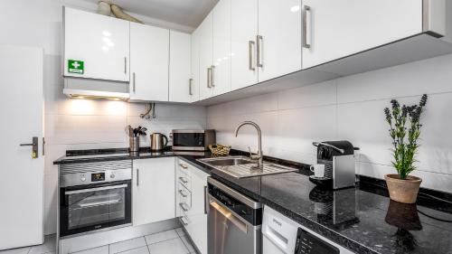 Sea Feeling Apartment in Tavira by LovelyStay