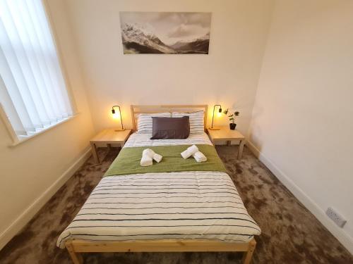 Postel nebo postele na pokoji v ubytování Large 3 Bed Flat, Free Parking