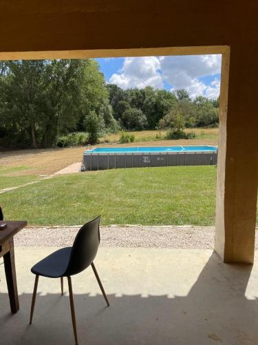 Bazén v ubytování Gite de L'Enclos nebo v jeho okolí