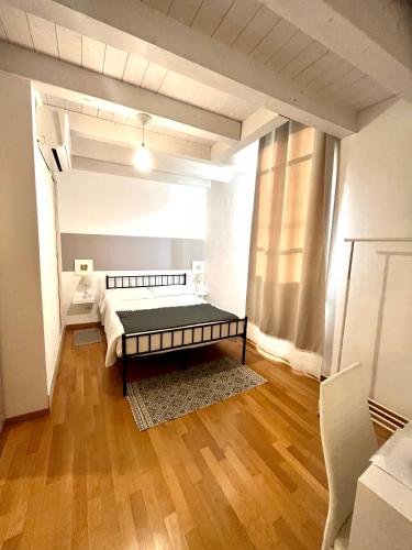 a bedroom with a bed and a wooden floor at RESIDENZA SERENA B&B - Centro Storico in Mantova