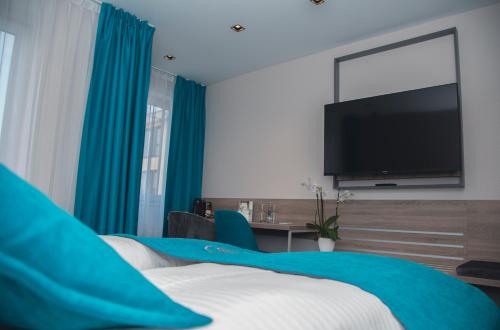 Μια τηλεόραση ή/και κέντρο ψυχαγωγίας στο Friends Hotel Kerpen