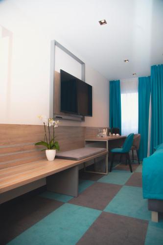 Μια τηλεόραση ή/και κέντρο ψυχαγωγίας στο Friends Hotel Kerpen