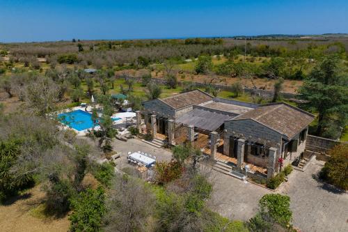 an aerial view of a house with a pool at Casa Ulmi con piscina in Uggiano la Chiesa