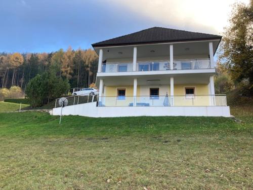 Haus am Fuße des Semmerings