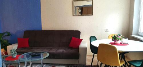 Ruang duduk di EMVIKA apartament