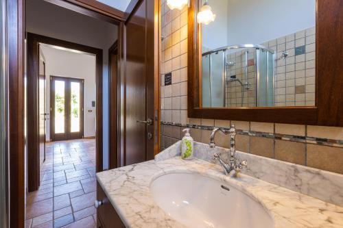 Koupelna v ubytování Casa Ulmi con piscina